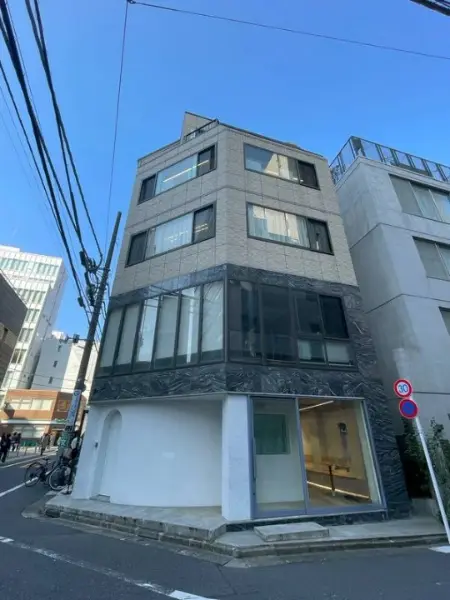 サラ青山